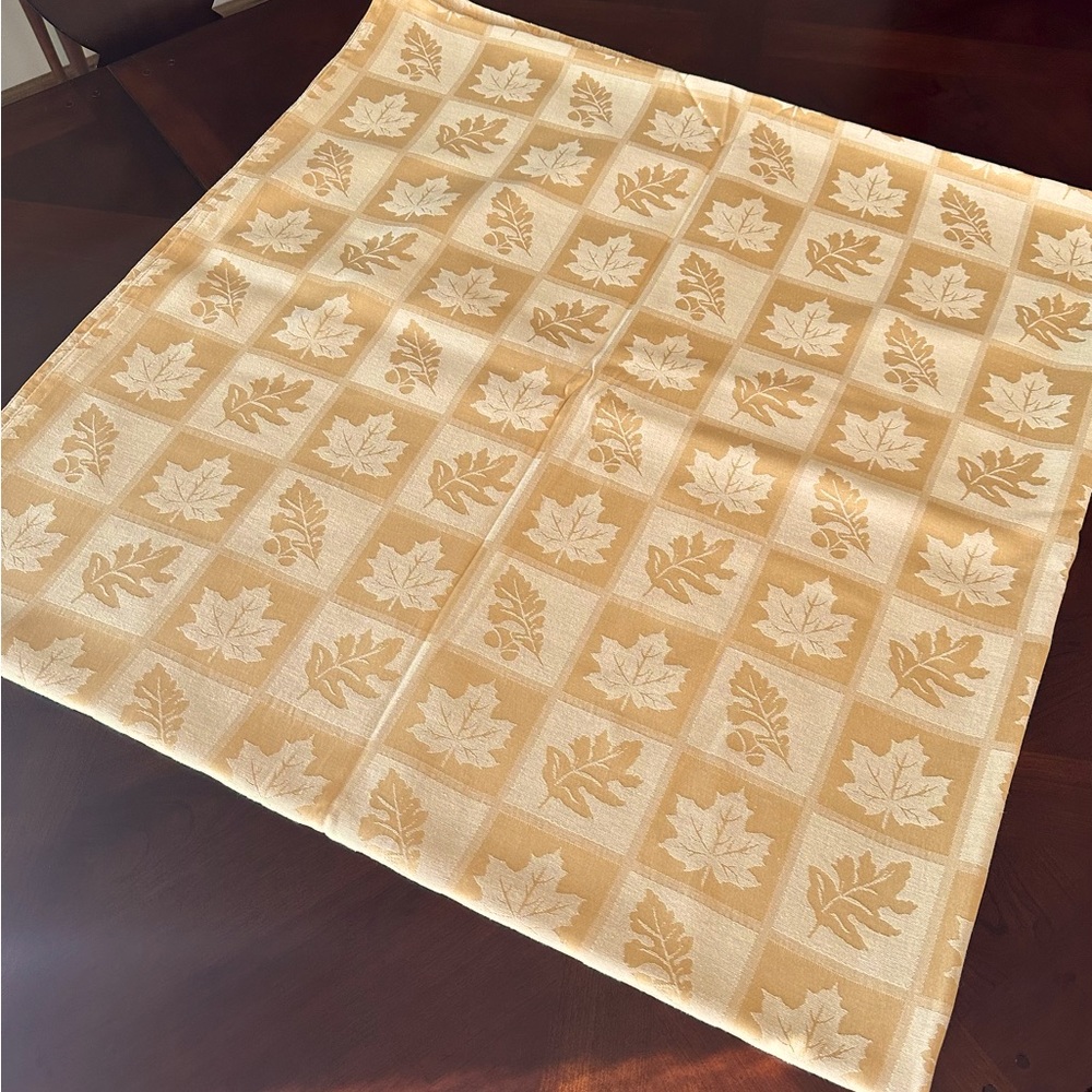 Rectangular Tablecloth 116” x 60” 🍁 Fall Leaf Pattern 🍂 - Picture 3 of 4